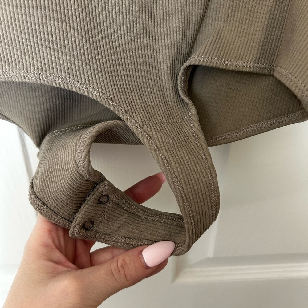NWT Abercrombie Cotton Ribbed Seamless Squareneck Bodysuit - Picture 7 of 7